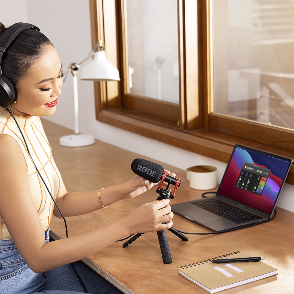 rode-videomic-go-II-tripod-II-insitu-girl-video-call-macbook-window-table-october-2021-1080x1080-rgb.jpg